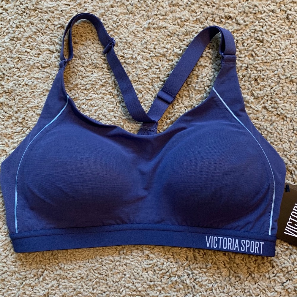 NWT Victoria Sport Lightweight Sports Bra Lavender